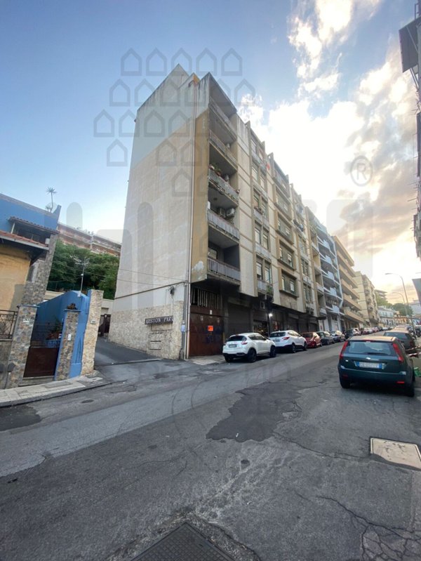 locale commerciale in vendita a Messina in zona Centro Storico