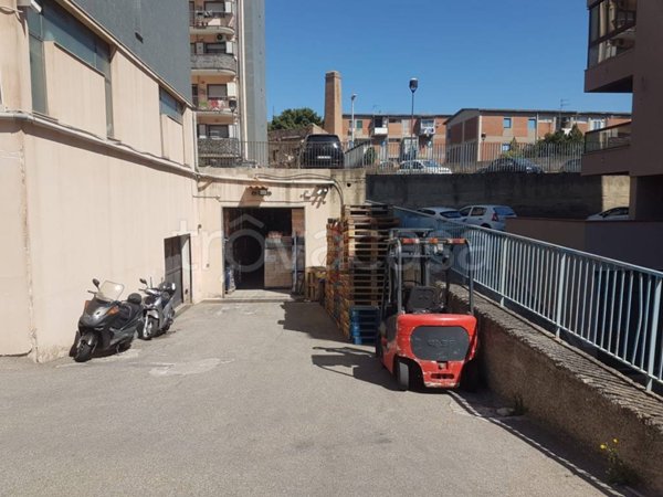 locale commerciale in vendita a Messina in zona Gazzi