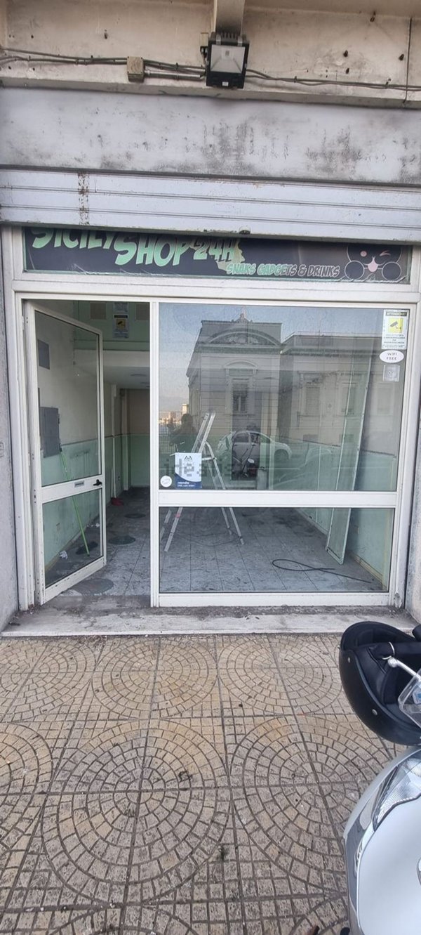 locale commerciale in vendita a Messina in zona Centro Storico