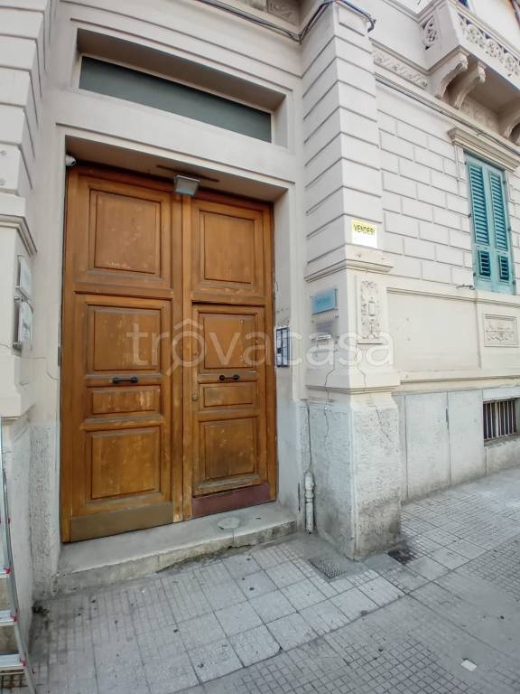 locale commerciale in vendita a Messina