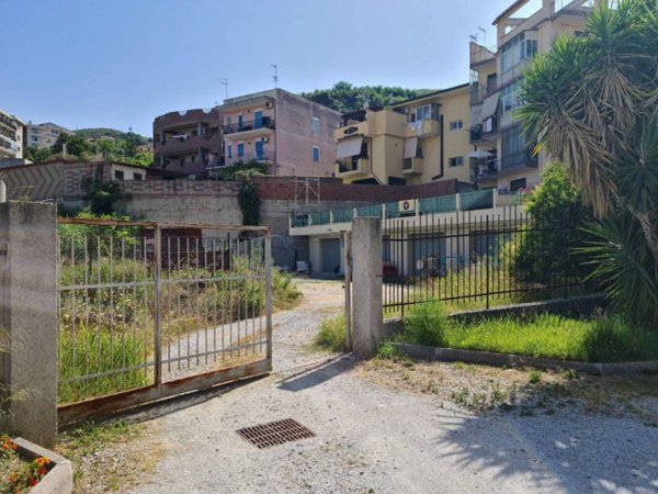 locale commerciale in vendita a Messina in zona Camaro