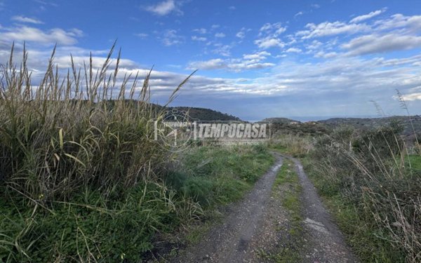 locale commerciale in vendita a Messina in zona Salice