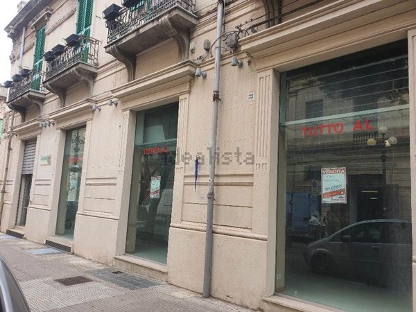 locale commerciale in vendita a Messina in zona Centro Storico
