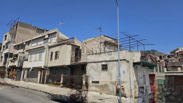 casa indipendente in vendita a Messina in zona Bordonaro