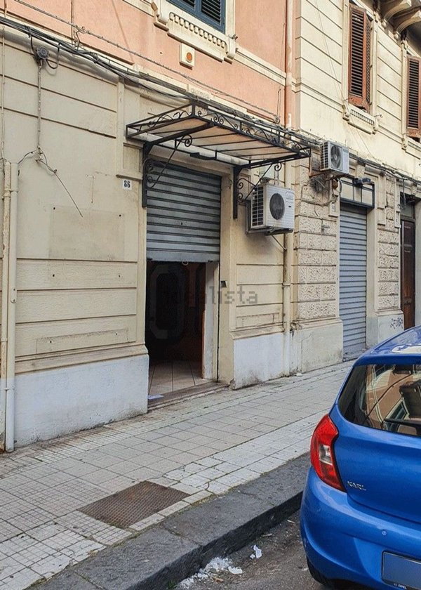 locale commerciale in vendita a Messina in zona Centro Storico