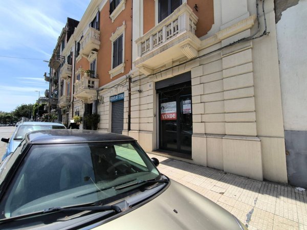 locale commerciale in vendita a Messina in zona Centro Storico