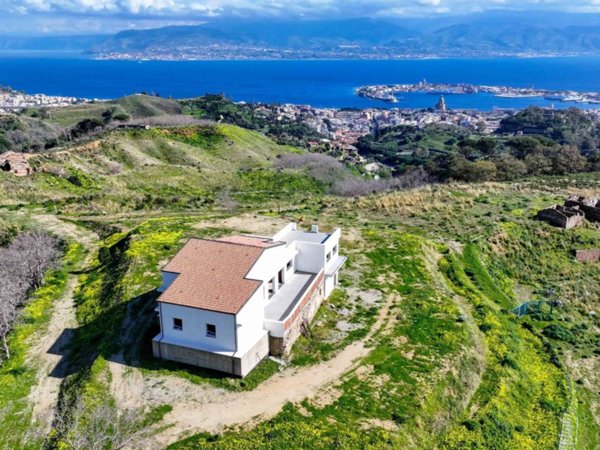casa indipendente in vendita a Messina in zona Larderia