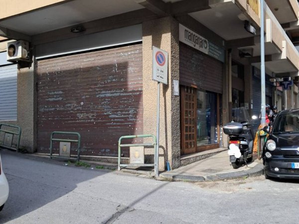 negozio in vendita a Messina in zona Gravitelli