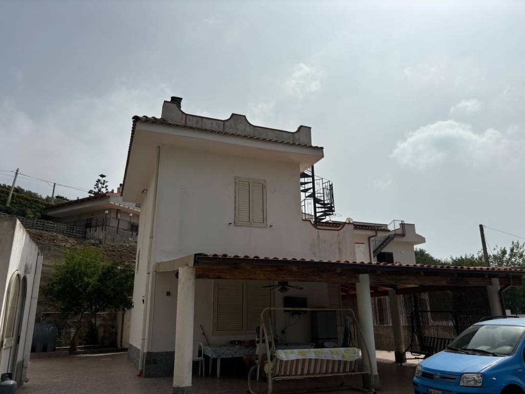 casa indipendente in vendita a Messina in zona Rodia