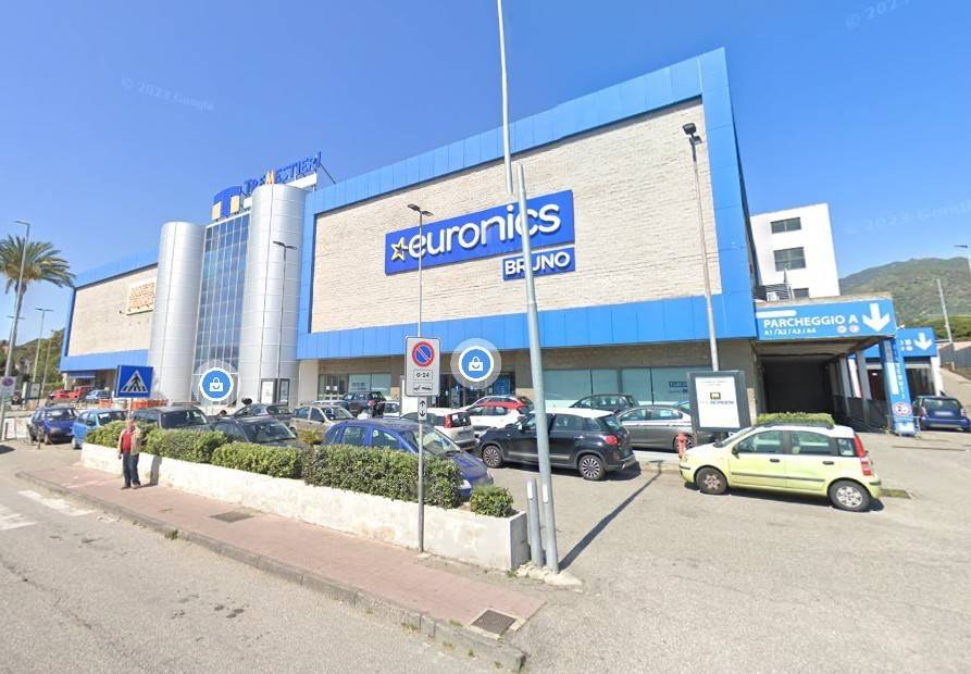 negozio in vendita a Messina in zona Tremestieri