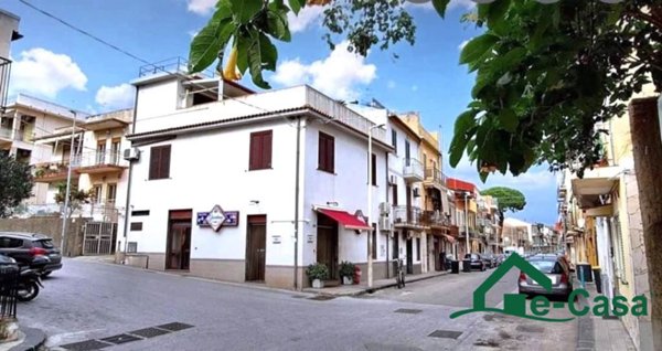 locale commerciale in vendita a Messina in zona Mili Marina