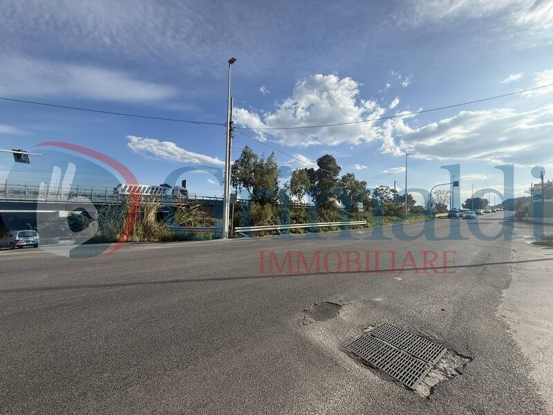 negozio in vendita a Messina in zona Galati / Mili San Marco