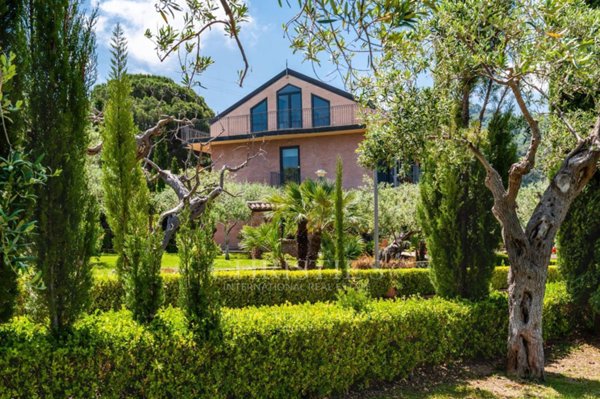 casa indipendente in vendita a Messina