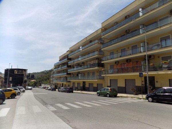 locale commerciale in vendita a Messina in zona Contesse