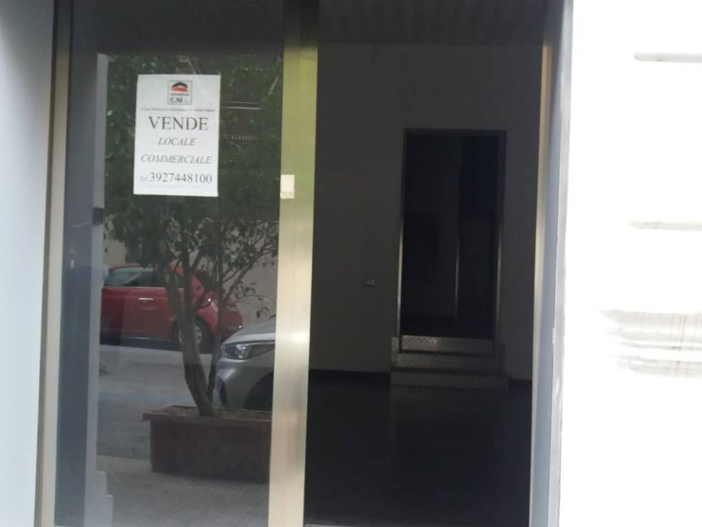 locale commerciale in vendita a Messina
