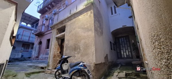 locale di sgombero in vendita a Messina in zona Galati / Mili San Marco