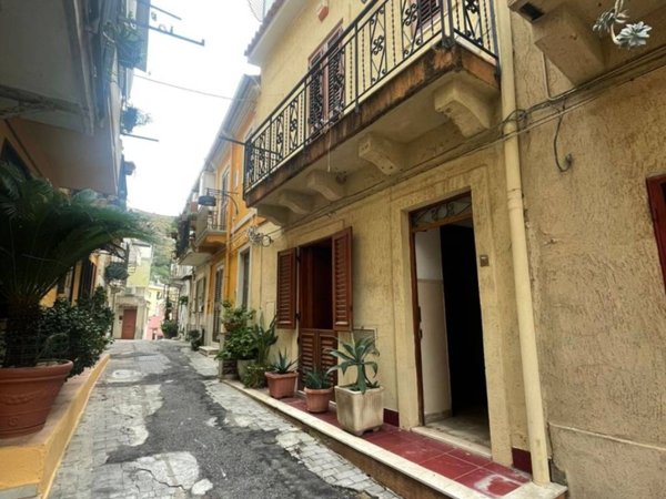 casa indipendente in vendita a Messina in zona Larderia