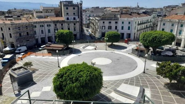locale commerciale in vendita a Messina
