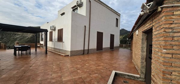 casa indipendente in vendita a Messina