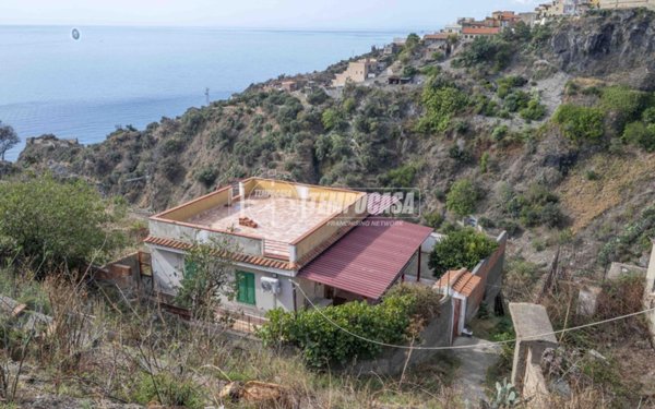 casa indipendente in vendita a Messina in zona Santa Margherita