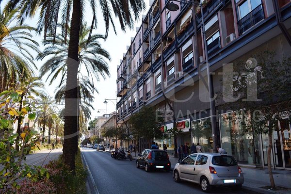 locale commerciale in vendita a Messina