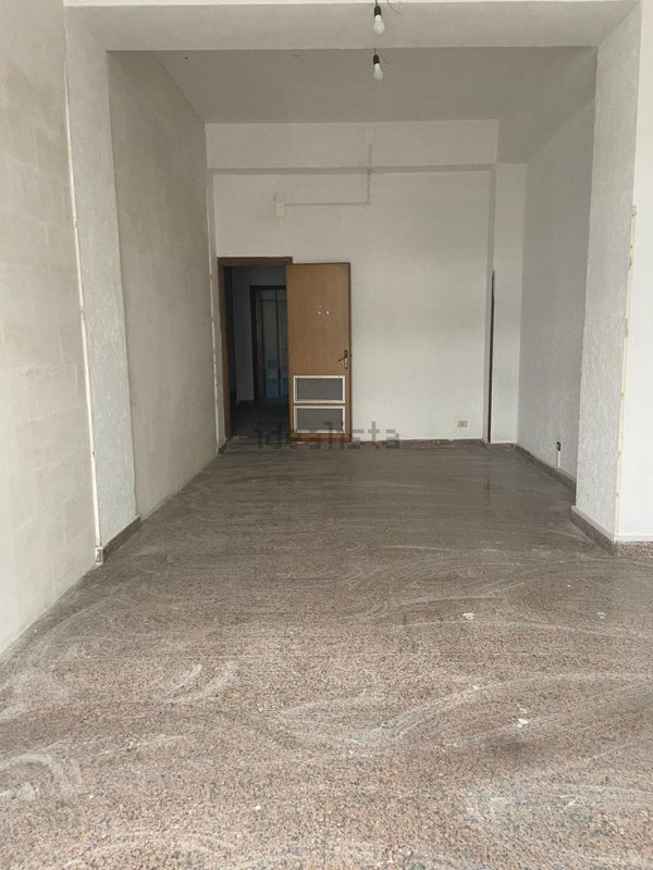 locale commerciale in vendita a Messina