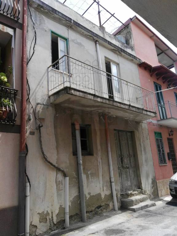 casa indipendente in vendita a Messina in zona Centro Storico