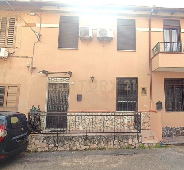 casa indipendente in vendita a Messina in zona Centro Storico