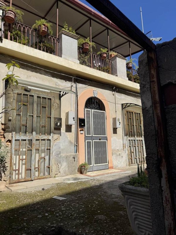 casa semindipendente in vendita a Messina in zona Santissima Annunziata