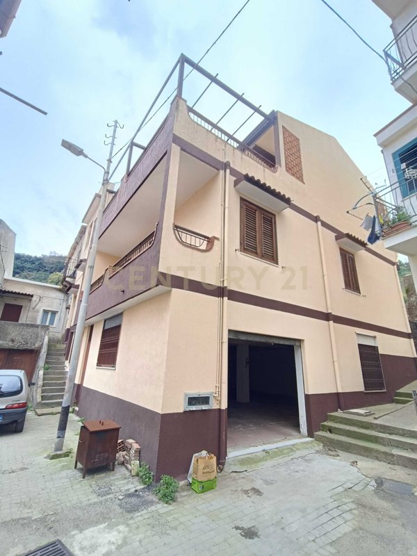 casa indipendente in vendita a Messina in zona Centro Storico