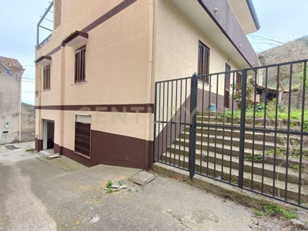 casa indipendente in vendita a Messina in zona San Filippo