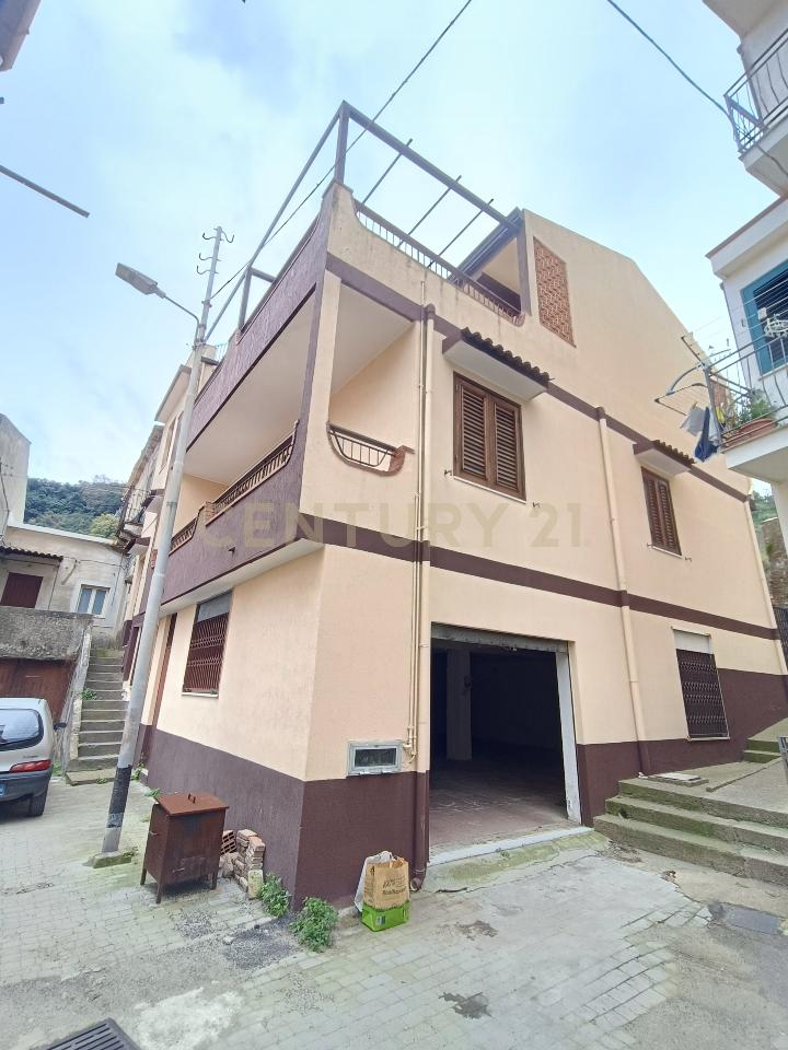 casa indipendente in vendita a Messina in zona San Filippo