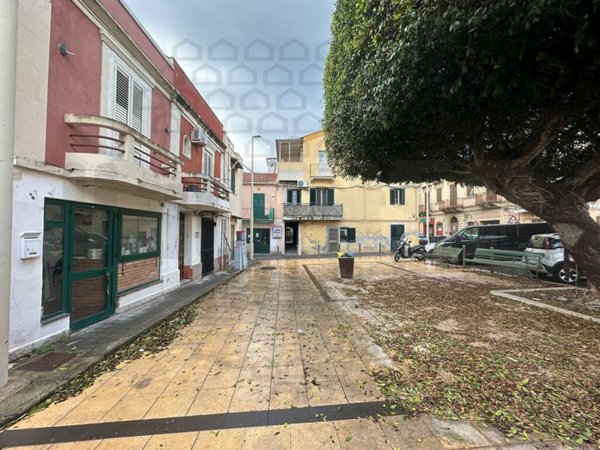 locale commerciale in vendita a Messina in zona Briga Marina