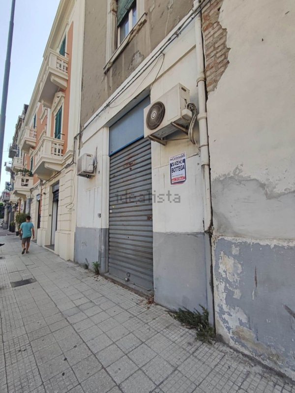 locale commerciale in vendita a Messina in zona Centro Storico