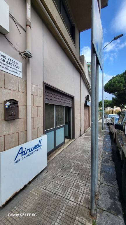 locale commerciale in vendita a Messina