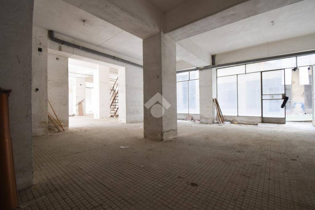 locale commerciale in vendita a Messina in zona Gazzi