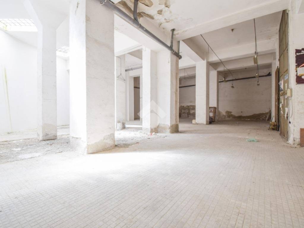 locale commerciale in vendita a Messina in zona Gazzi