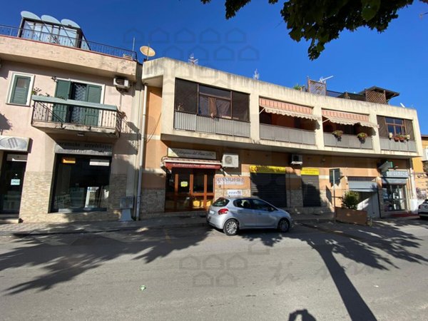 locale commerciale in vendita a Messina in zona Camaro