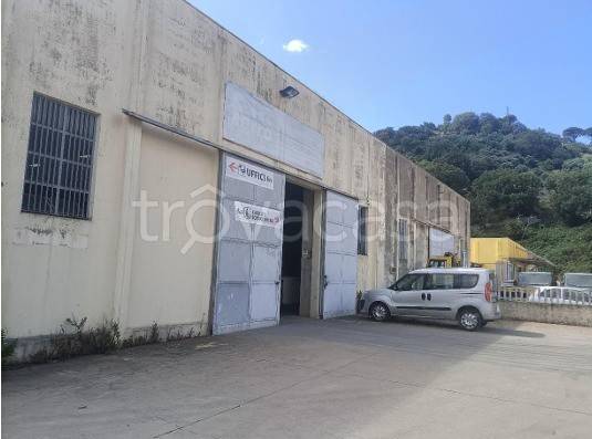 locale commerciale in vendita a Messina in zona Larderia