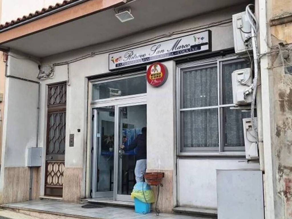 negozio in vendita a Messina in zona Santa Margherita