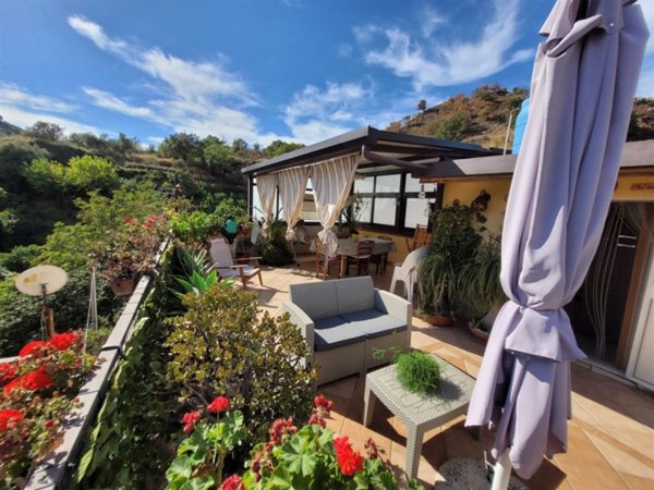 casa indipendente in vendita a Messina in zona Centro Storico