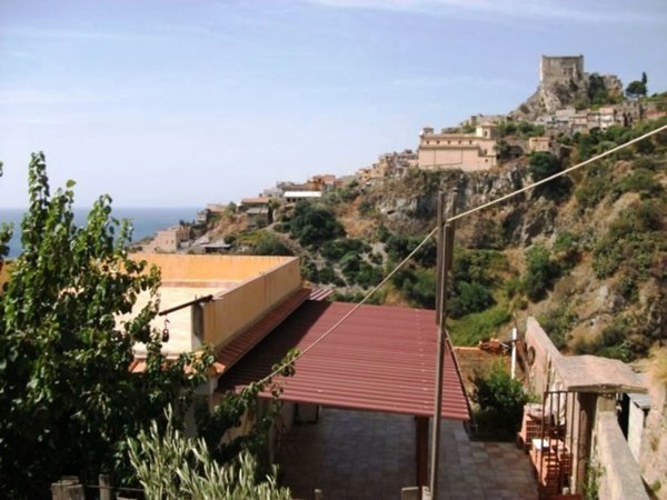 casa indipendente in vendita a Messina in zona Centro Storico
