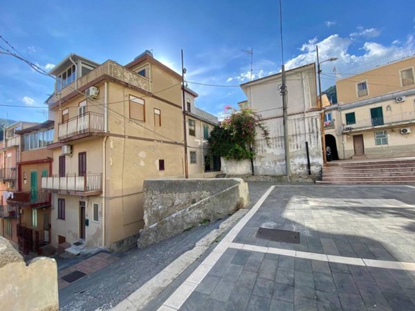 casa indipendente in vendita a Messina in zona San Filippo