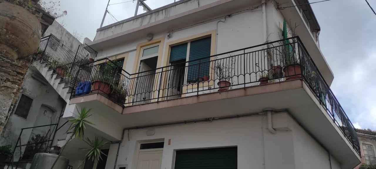 appartamento in vendita a Messina in zona Castanea delle Furie