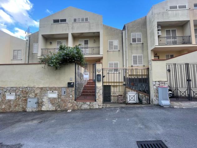 casa indipendente in vendita a Messina in zona Santa Lucia