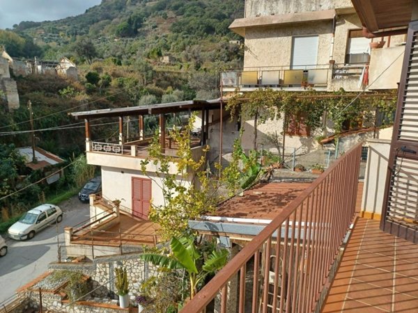 casa indipendente in vendita a Messina