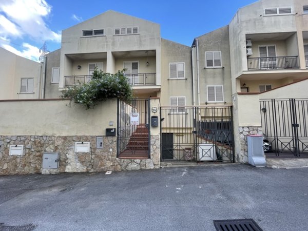 casa indipendente in vendita a Messina in zona Pistunina