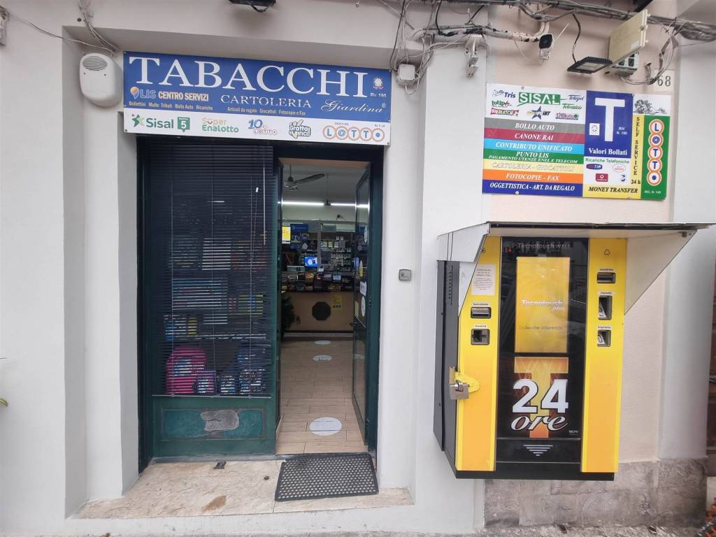 negozio in vendita a Messina in zona Centro Storico