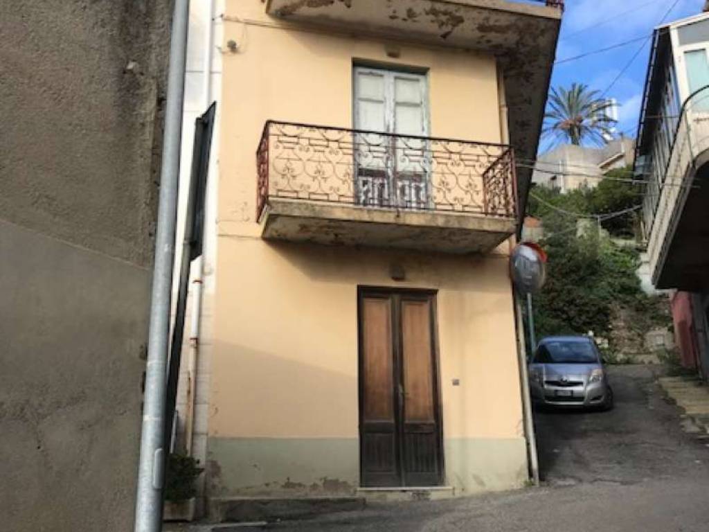 casa indipendente in vendita a Messina in zona Gesso