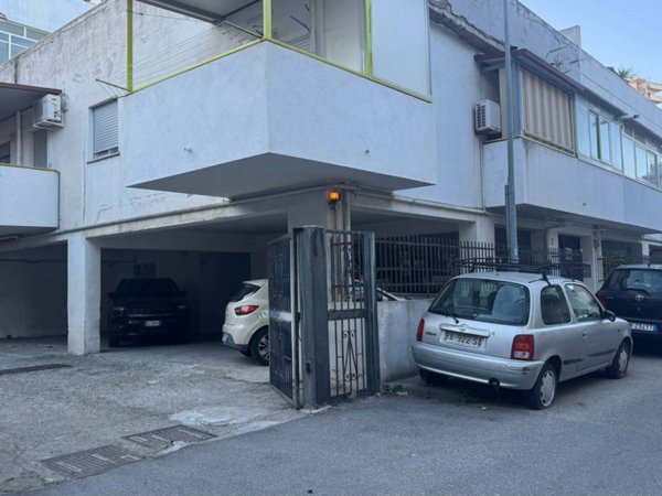 locale commerciale in vendita a Messina in zona Camaro